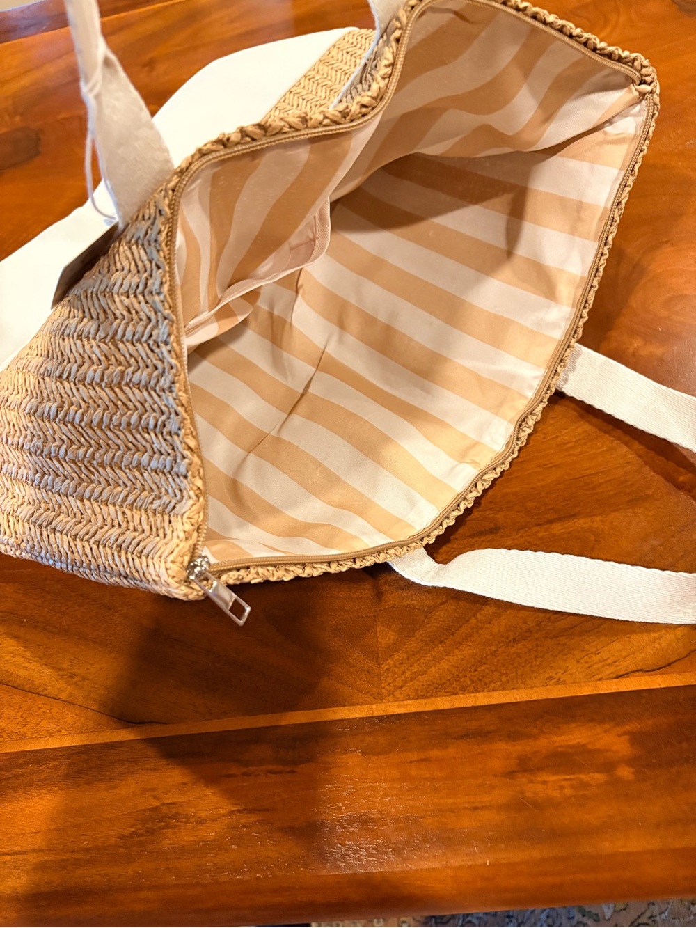 NWT, by MUMU Beach Tote Bag with White Trim - Straw/Natural - Picture 2 of 4